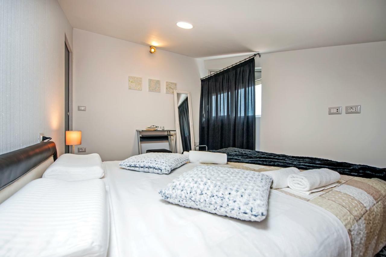 Lakovich Sea View Apartments Rovinj Exteriör bild