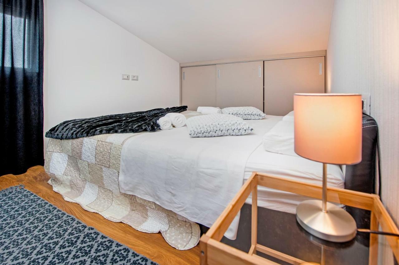 Lakovich Sea View Apartments Rovinj Exteriör bild