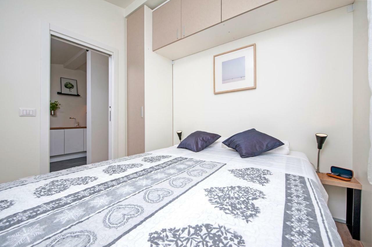 Lakovich Sea View Apartments Rovinj Exteriör bild