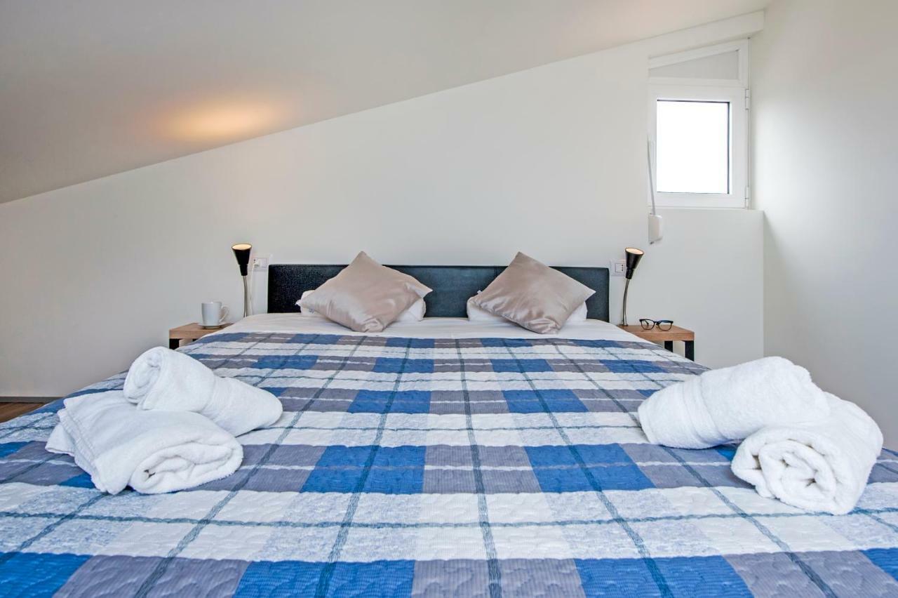 Lakovich Sea View Apartments Rovinj Exteriör bild